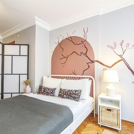 Gorgeous Flat With Lovely Balcony In Nisantasi Istanbul Bagian luar foto
