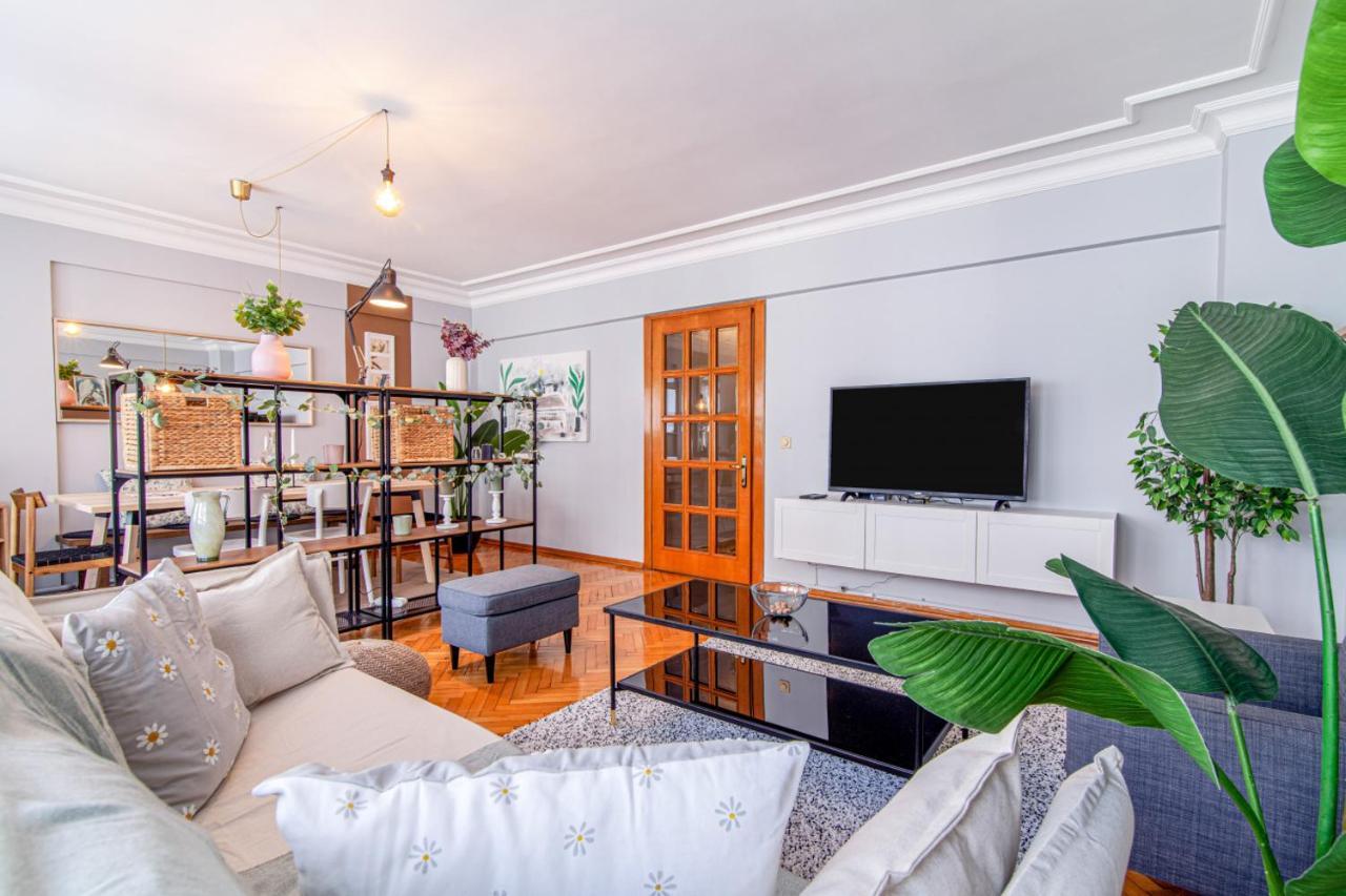 Gorgeous Flat With Lovely Balcony In Nisantasi Istanbul Bagian luar foto